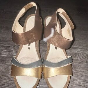 TSUBO Nilanti Bronze Gold Silver Slungback Wedge Sandals Size 6.5